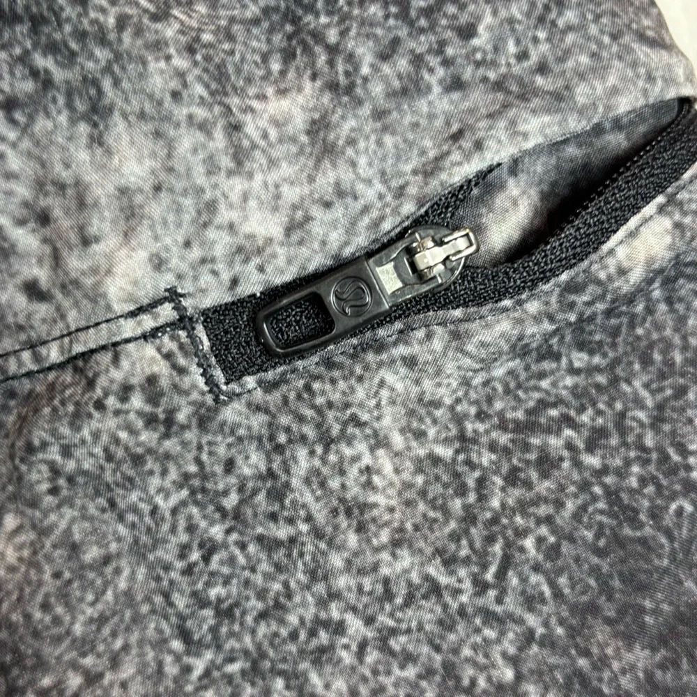 Lululemon Pace Breaker Shorts‎ Large Ocean Spray Ice Grey Black 9 Inch Inseam